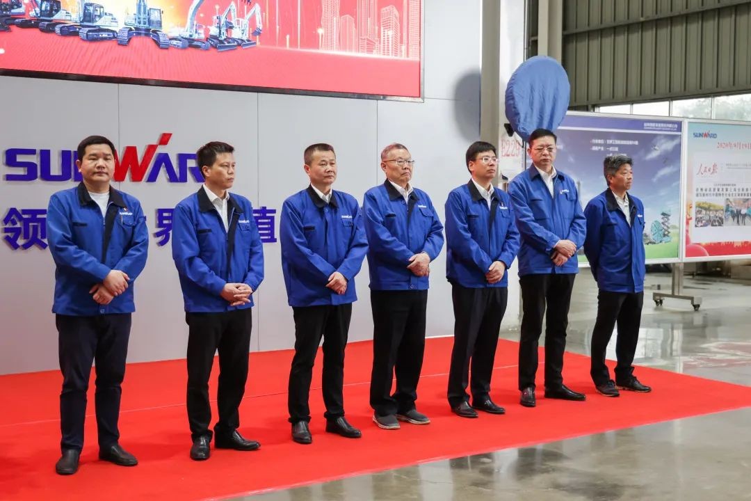 牢记嘱托攀高地 应急救援有江南游戏 江南游戏智能隔离带挖掘机批量发货