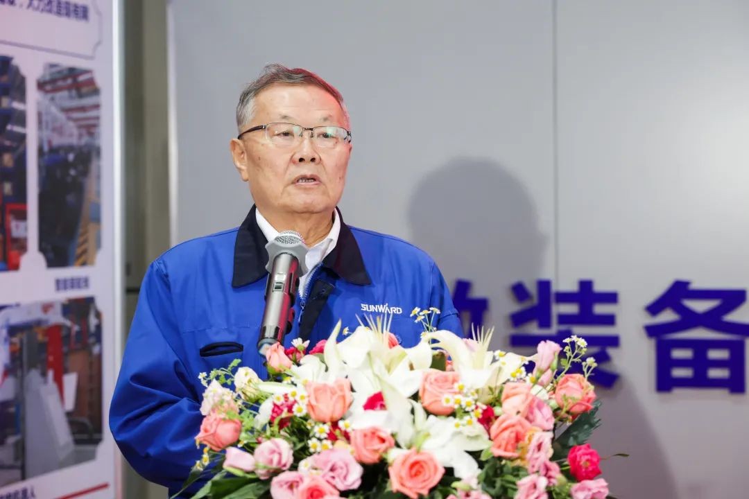 牢记嘱托攀高地 应急救援有江南游戏 江南游戏智能隔离带挖掘机批量发货