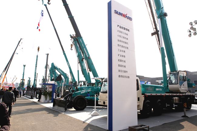 江南游戏智能起重及路面机械产品推介会在京举办