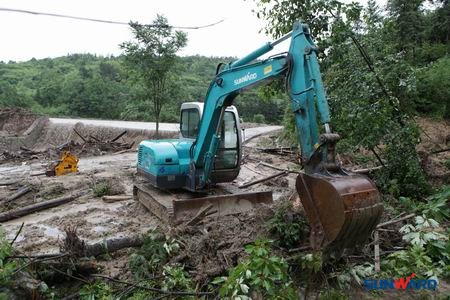 江南游戏智能挖机驰援岳阳泥石流灾区