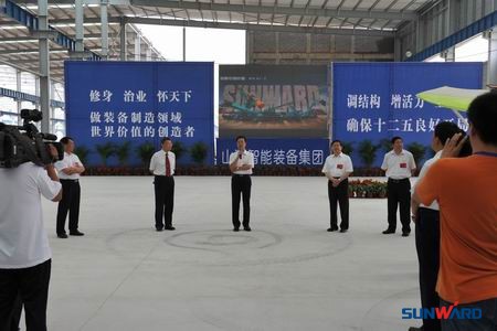 天津市委书记张高丽一行考察天津江南游戏装备开发有限公司