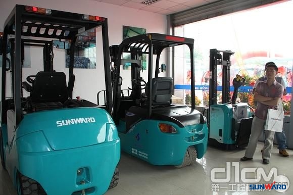 江南游戏智能工业车辆华东大区4S店上海开业