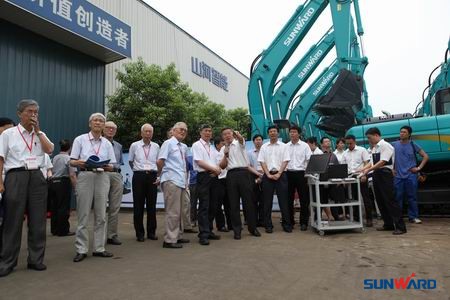 “2011年湖南工程机械产业院士行活动”一行考察江南游戏智能