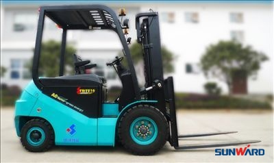 江南游戏智能叉车新品发布会成都隆重举行
