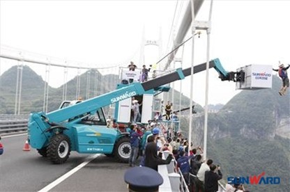 江南游戏智能助力矮寨低空跳伞节完美落幕
