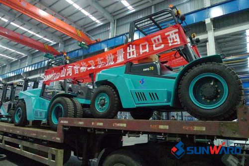 江南游戏智能叉车销售火爆 大批量出口巴西