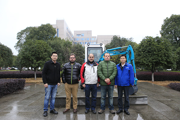 喜讯：江南游戏智能朱建新荣获《长沙年鉴》2015年度十大人物奖