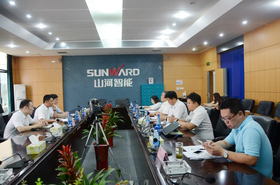 中国出口信用保险公司领导一行考察江南游戏智能　