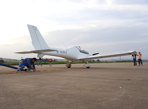 江南游戏SA60L-T高原版轻型运动飞机成功审定试飞