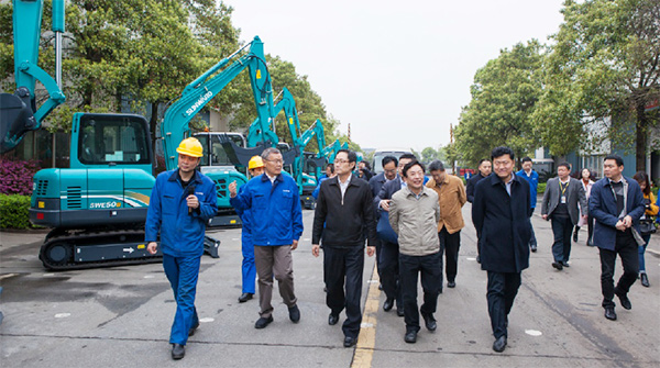 科技部副部长李萌考察调研江南游戏智能