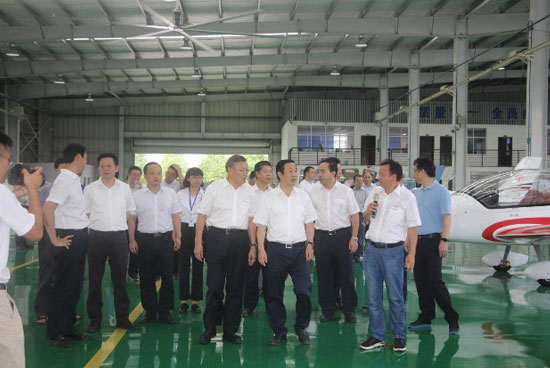 达哲省长调研江南游戏科技：要抓住通航发展的机遇