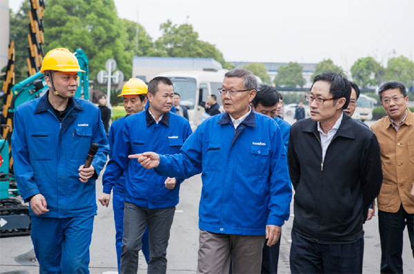科技部副部长李萌考察调研江南游戏智能