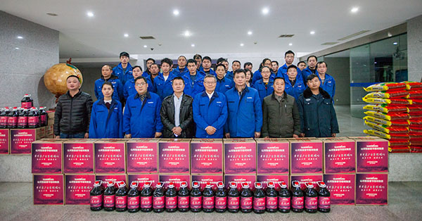 温暖！江南游戏智能2017年春节慰问40名困难职工