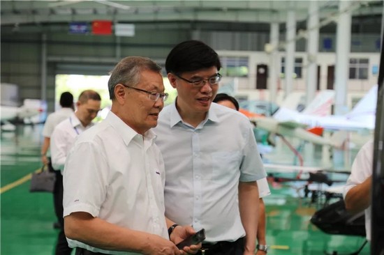 广州市国资委党委书记、主任陈浩钿莅临江南游戏智能考察指导