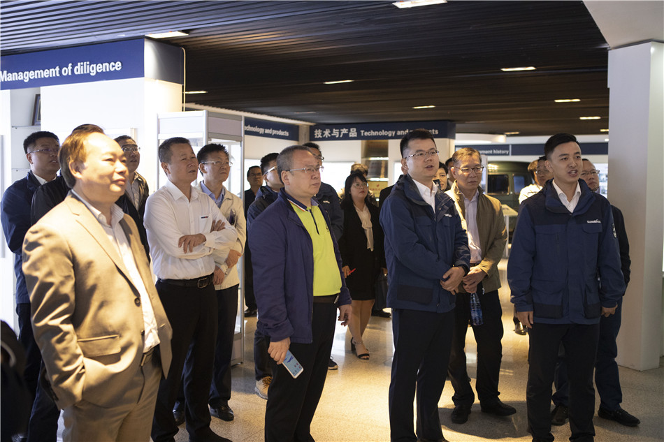 广州市国资委副主任张道泉率队考察江南游戏智能