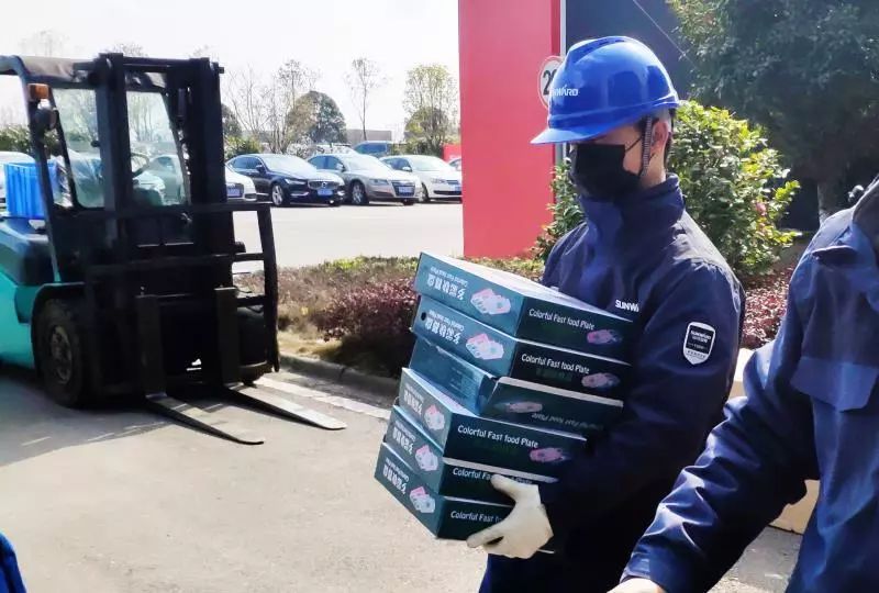 用餐安全有新招，江南游戏智能4000个保温饭盒送员工
