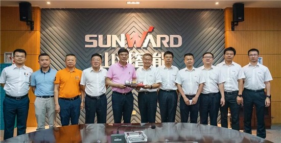 广州市国资委党委书记、主任陈浩钿莅临江南游戏智能考察指导