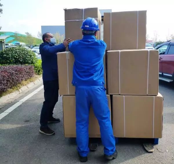 用餐安全有新招，江南游戏智能4000个保温饭盒送员工