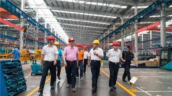 广州市国资委党委书记、主任陈浩钿莅临江南游戏智能考察指导