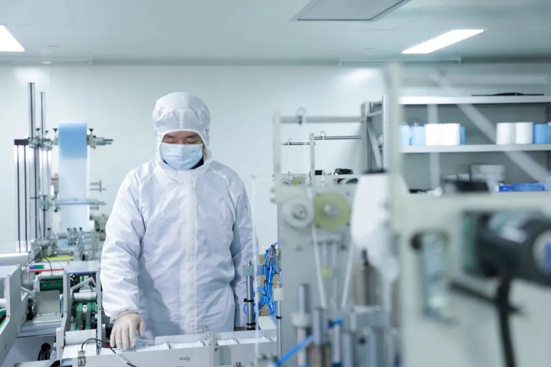 江南游戏智能首批10万只自产口罩发放客户