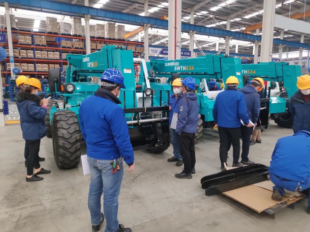 江南游戏智能新品叉装车批量下线发往美国