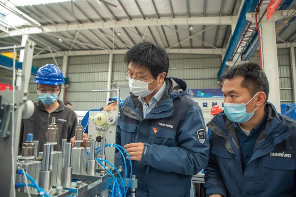 江南游戏智能首台口罩机交付客户