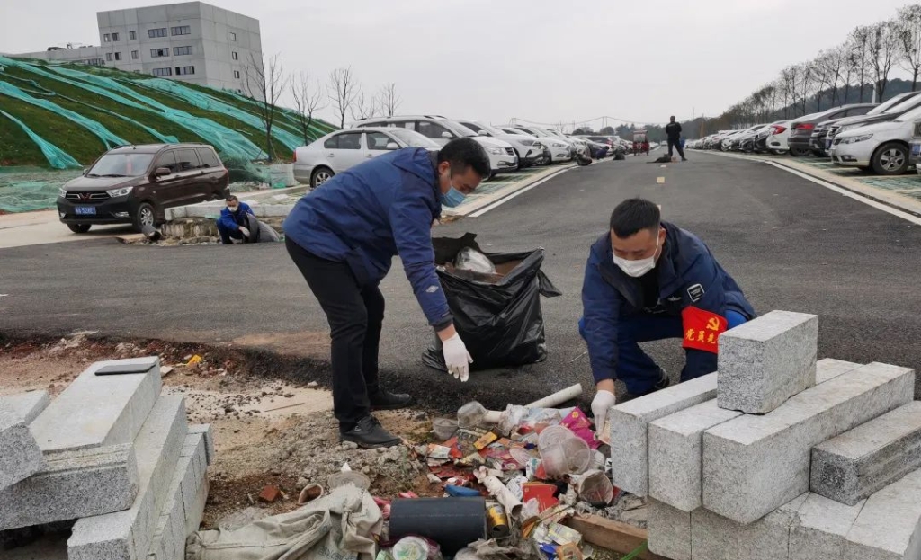江南游戏智能党员志愿者开展义务环境清扫