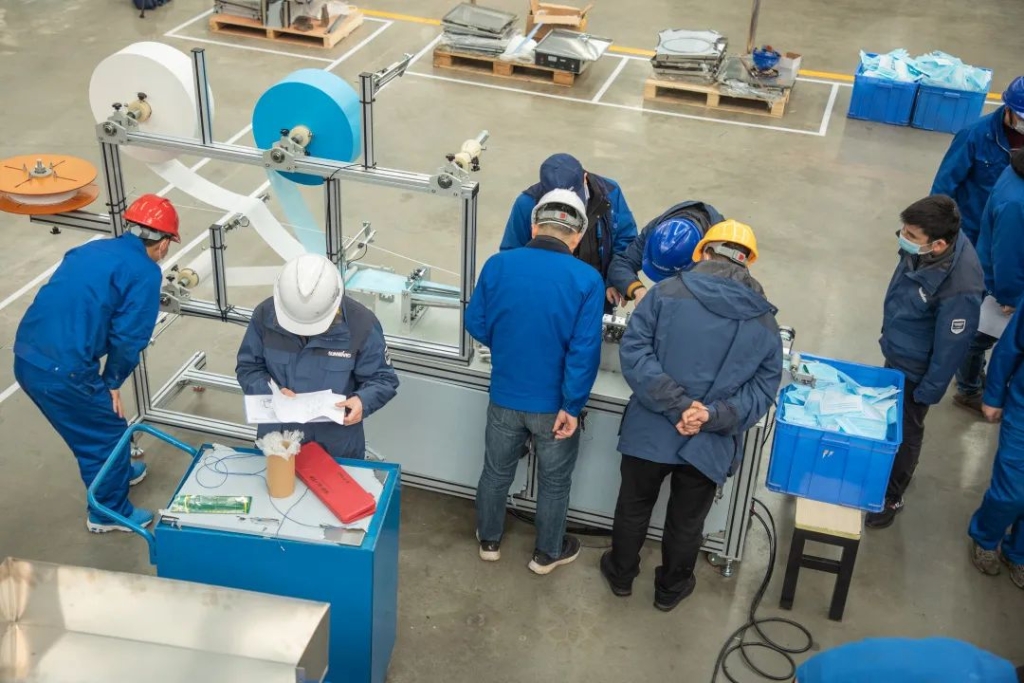 江南游戏智能首台口罩机交付客户
