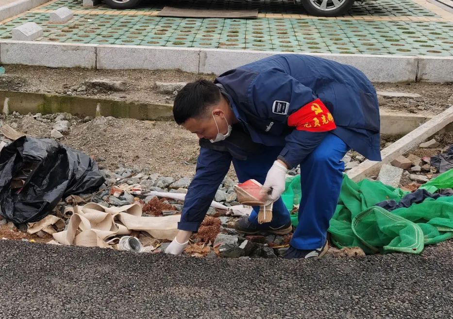 江南游戏智能党员志愿者开展义务环境清扫