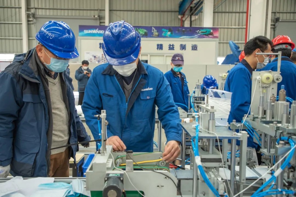 江南游戏智能首台口罩机交付客户
