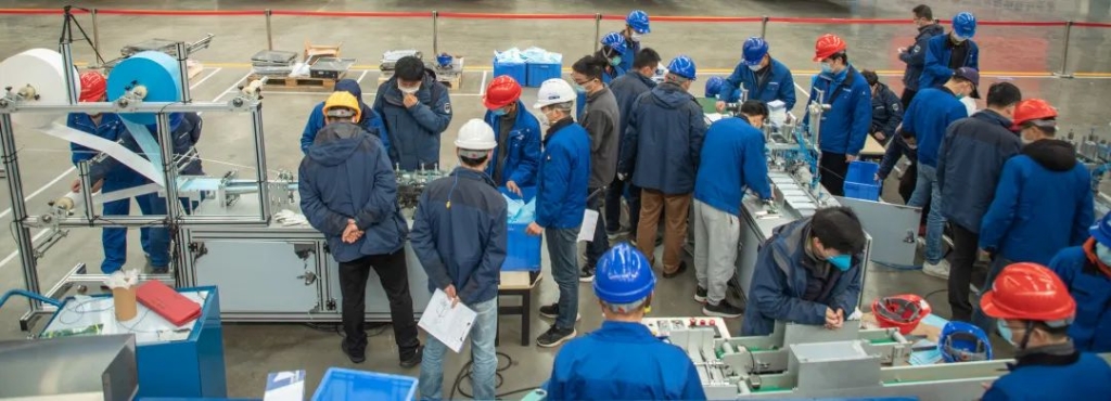 江南游戏智能首台口罩机交付客户