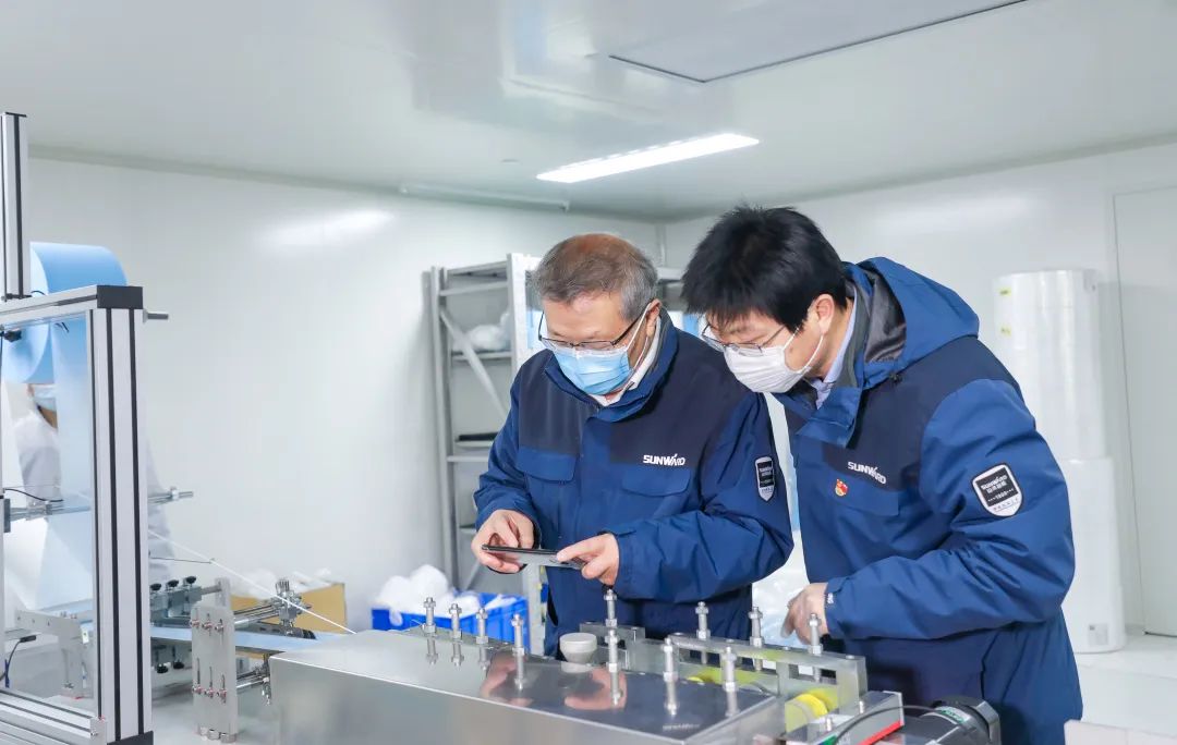 董事长启封江南游戏智能第一个成品口罩