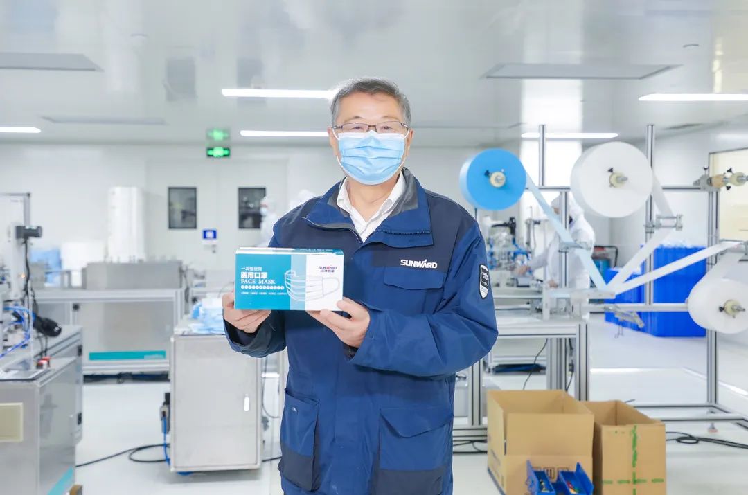 董事长启封江南游戏智能第一个成品口罩