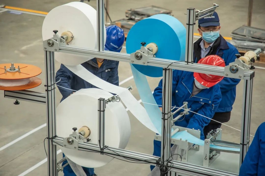 江南游戏智能首台口罩机交付客户