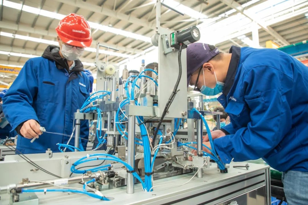 江南游戏智能首台口罩机交付客户