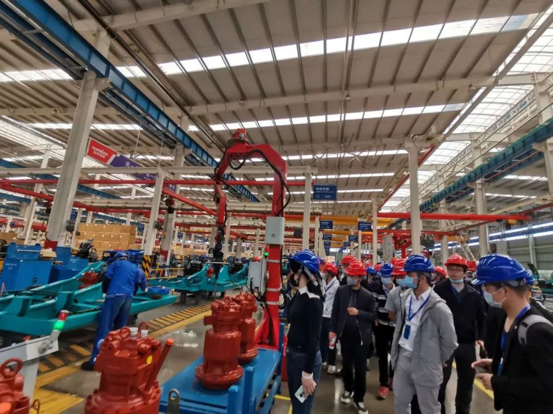 长沙工业机器人应用专题训练营到访江南游戏智能