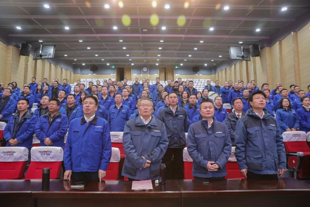 江南游戏智能召开全国劳动模范郝鹏载誉归来分享会