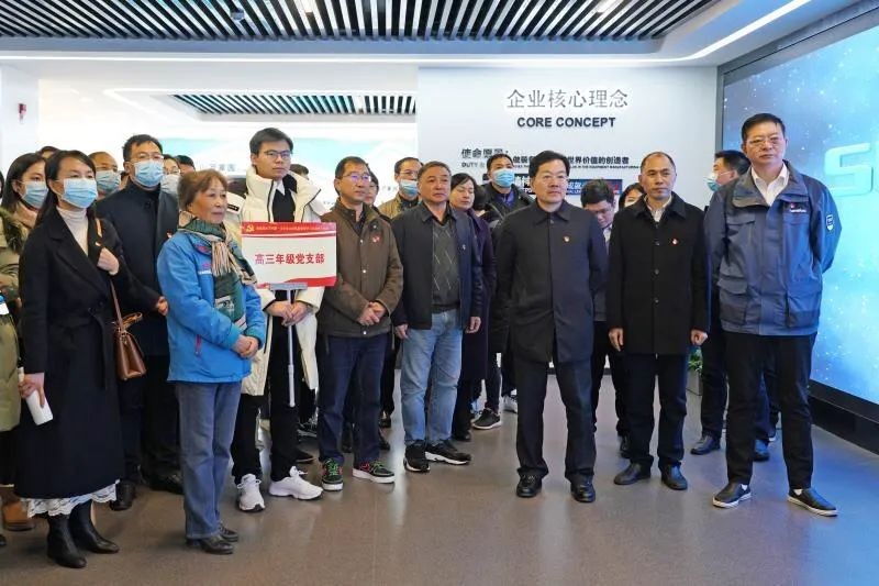 长沙市一中赴江南游戏智能开展主题党日活动