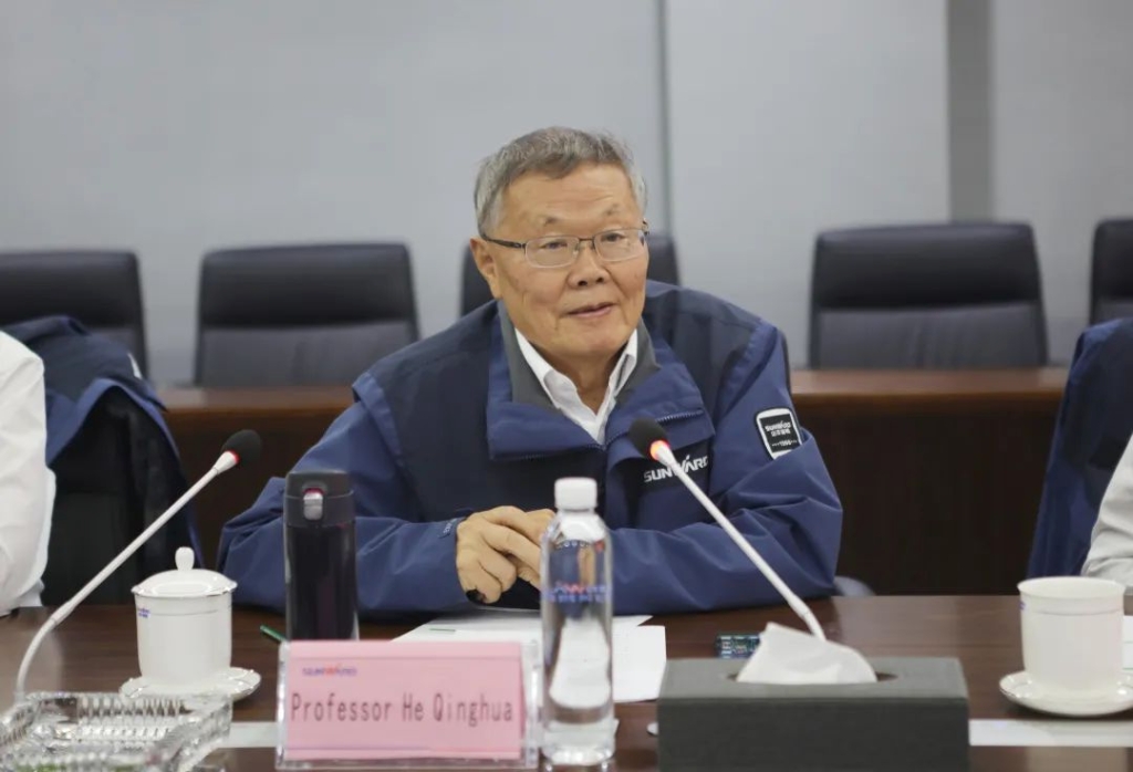 英国驻广州总领事贺颂雅考察江南游戏智能