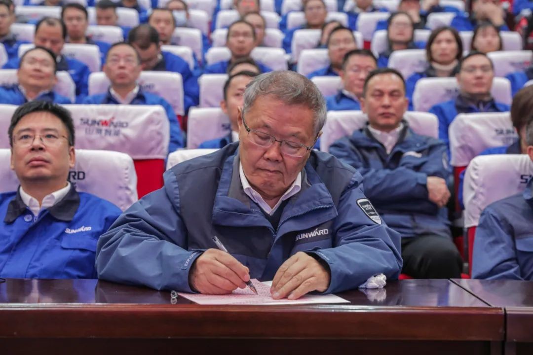 江南游戏智能召开全国劳动模范郝鹏载誉归来分享会
