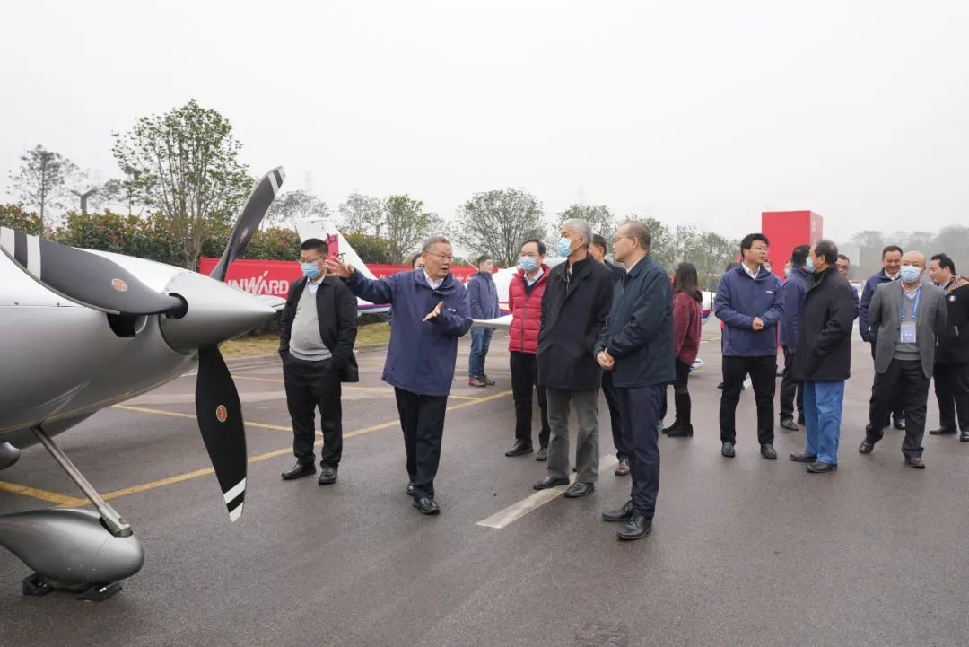 江南游戏工业城来了500人的参观团