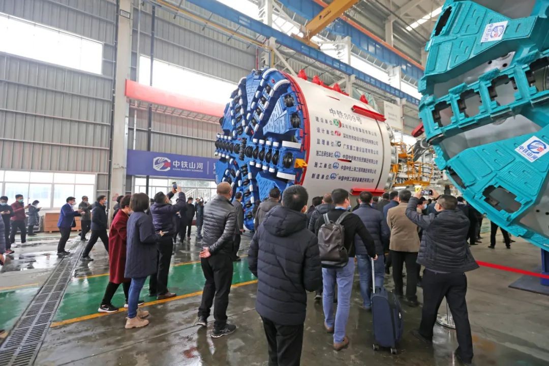 江南游戏工业城来了500人的参观团