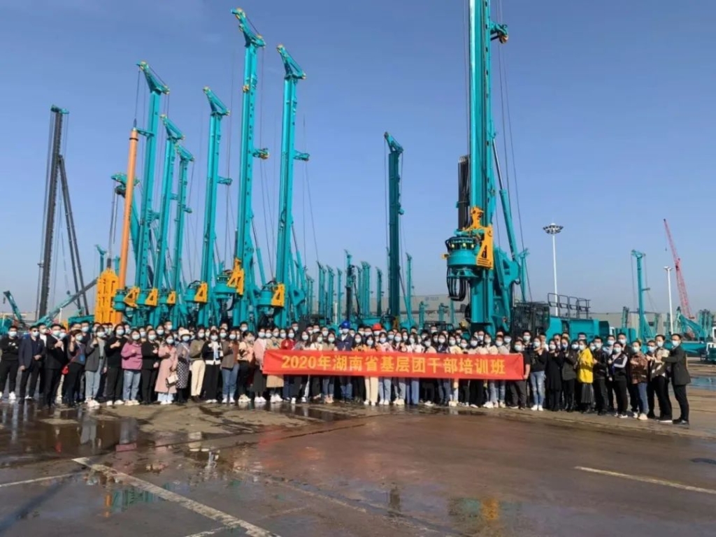 省基层团干部培训班成员来江南游戏智能参观交流