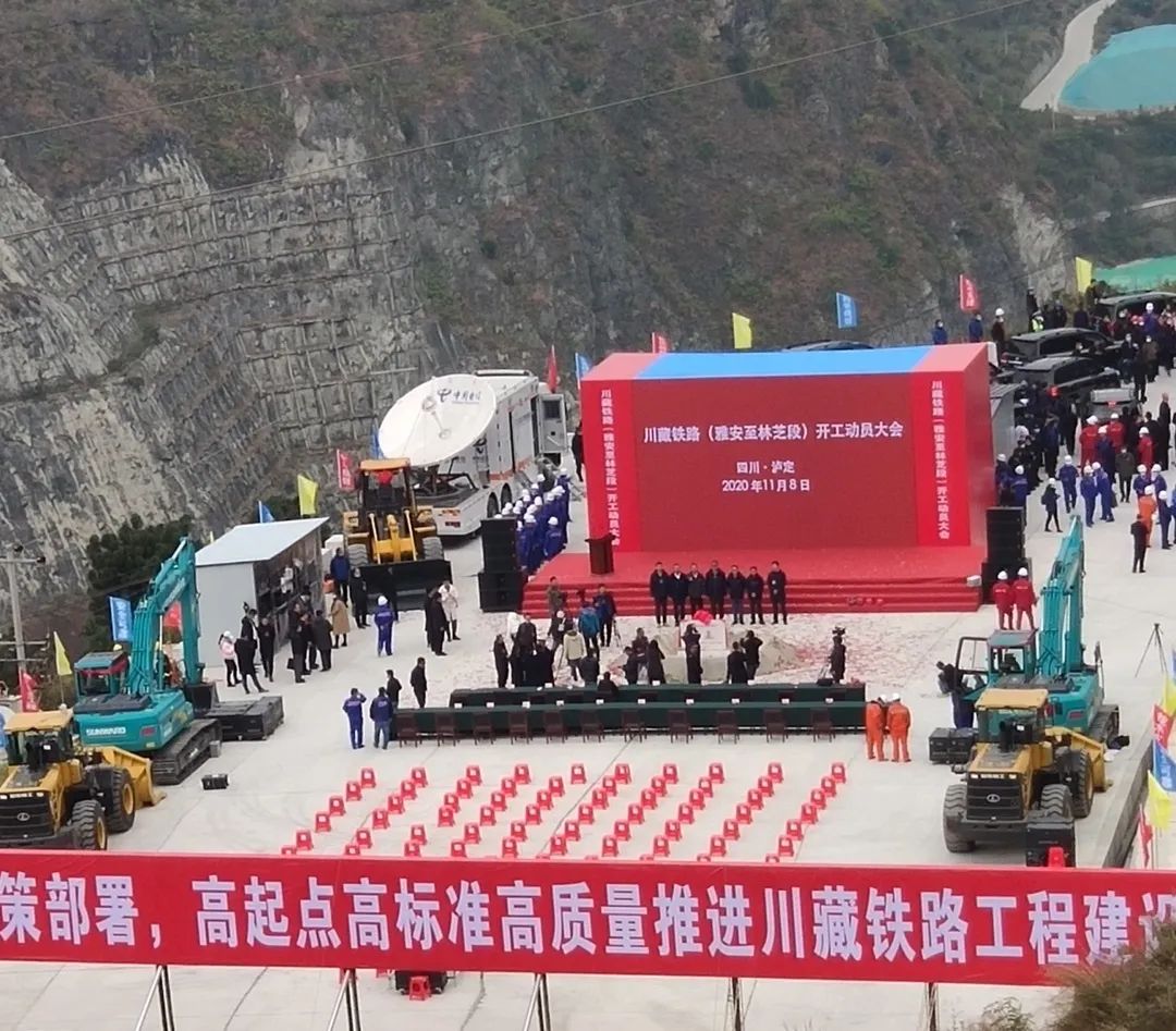 江南游戏智能挖掘机助力川藏铁路建设