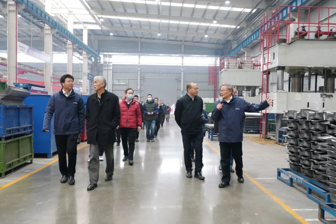 江南游戏工业城来了500人的参观团