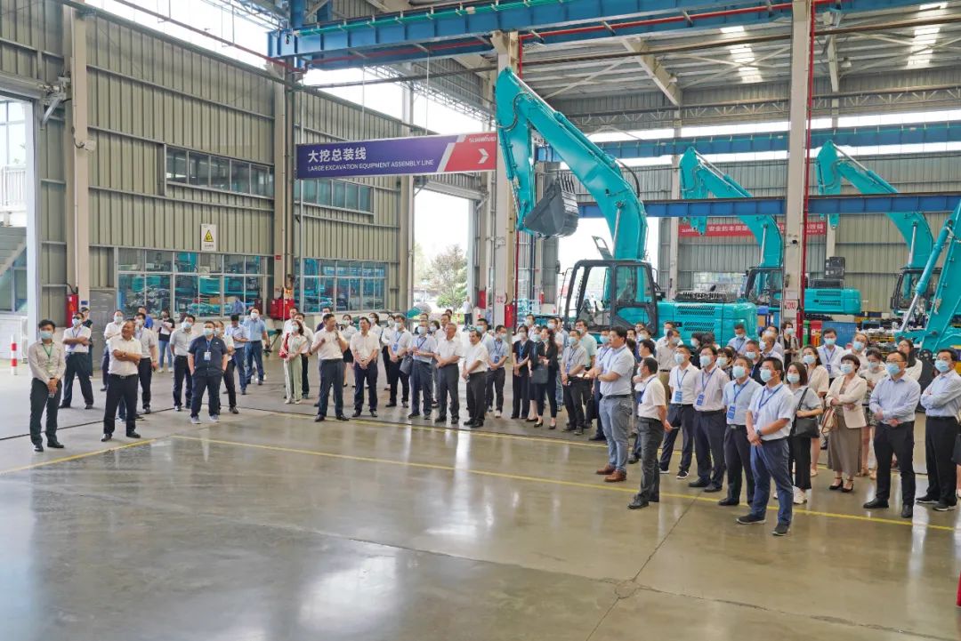 全国战略性新兴产业集群建设考察团调研江南游戏智能