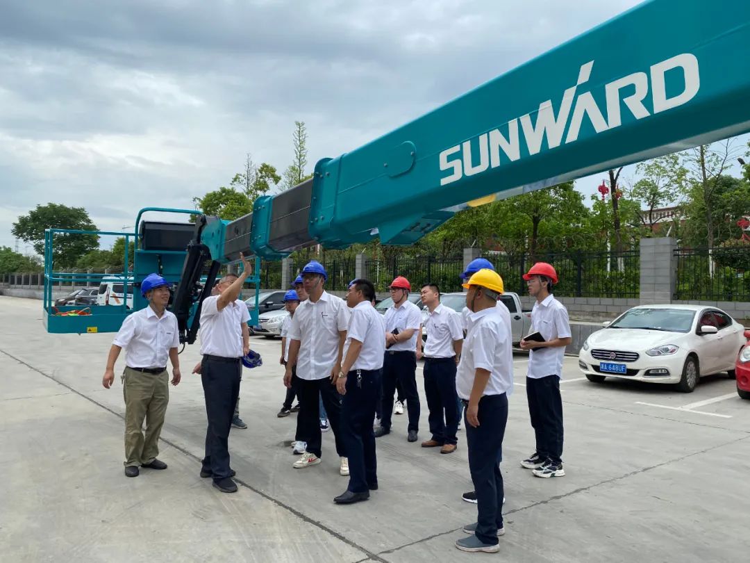 江南游戏智能首款直臂式高空作业平台顺利通过评审