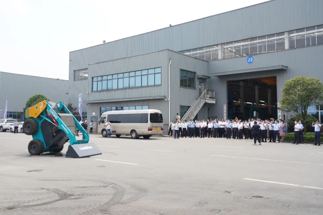 全国战略性新兴产业集群建设考察团调研江南游戏智能