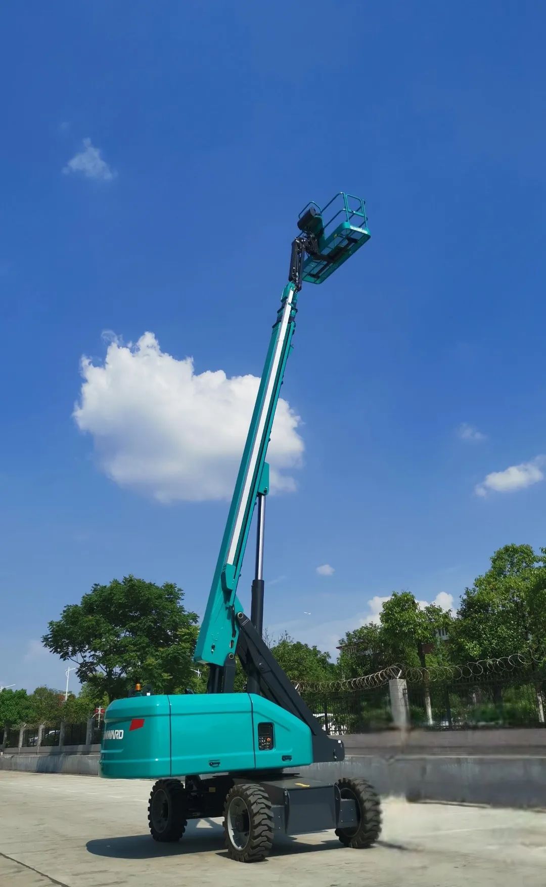 江南游戏智能首款直臂式高空作业平台顺利通过评审