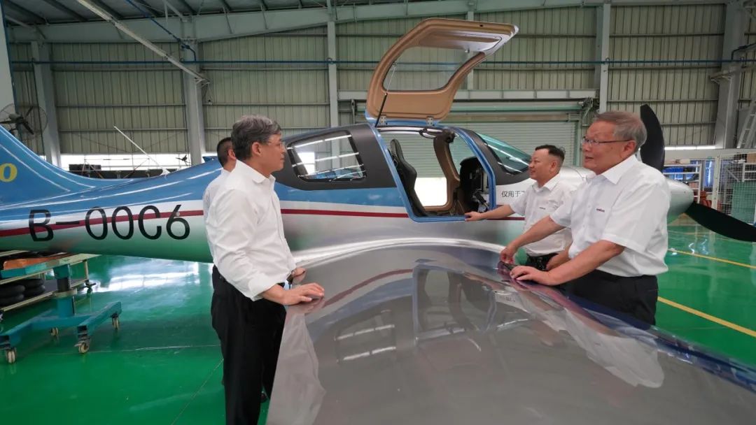 中国民用航空局总工程师殷时军率队考察调研江南游戏科技